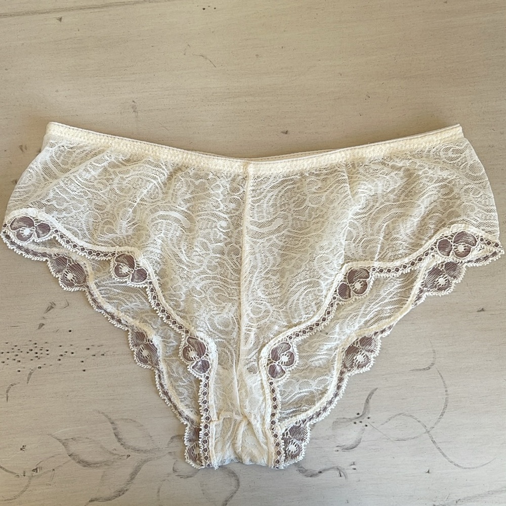ON GOSSAMER CAMISOLE SET - Picture 10 of 14